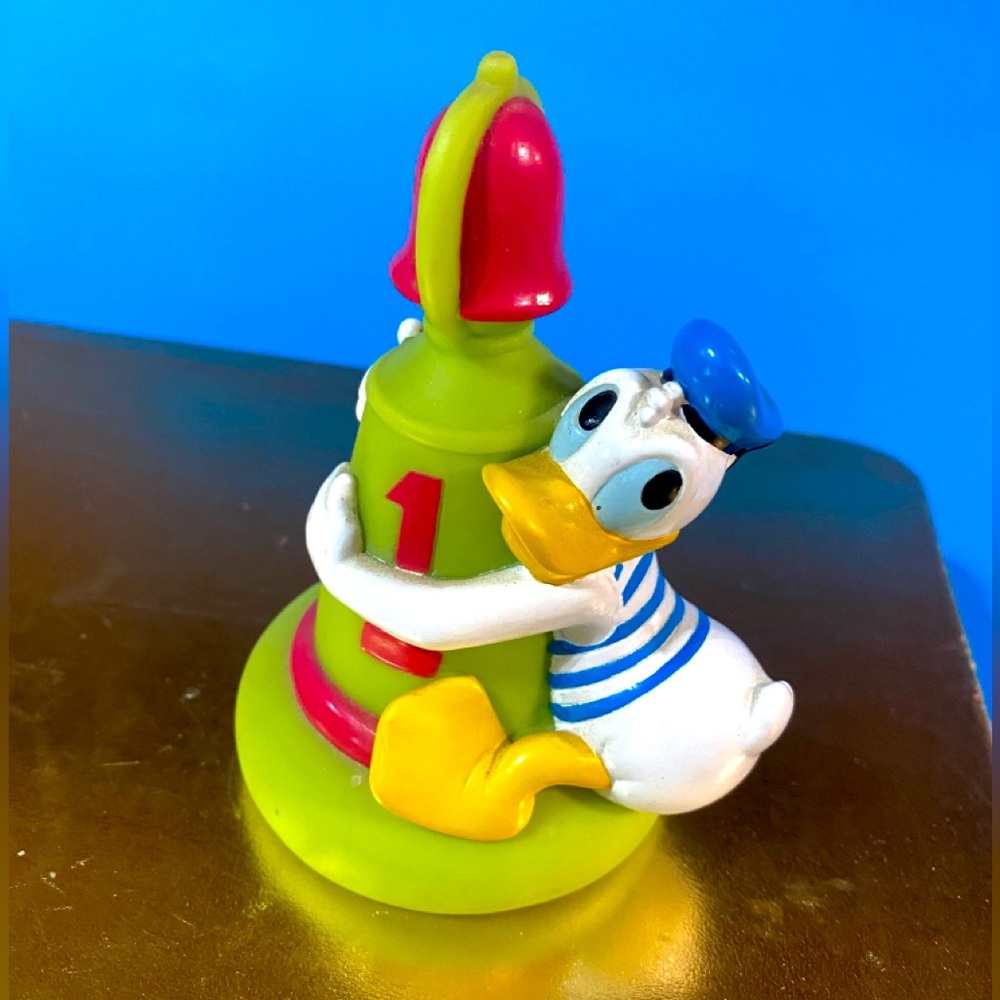 WALT DISNEY VINTAGE DONAL DUCK SAILOR HOLDING BUOY FLOATER BATH TOY BY APPLAUSE